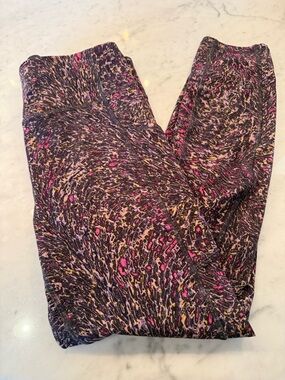 Lululemon Women's Patterned Active Leggings in Black and Pink Purple Size 8